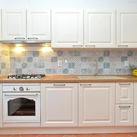Apartment 1168 *